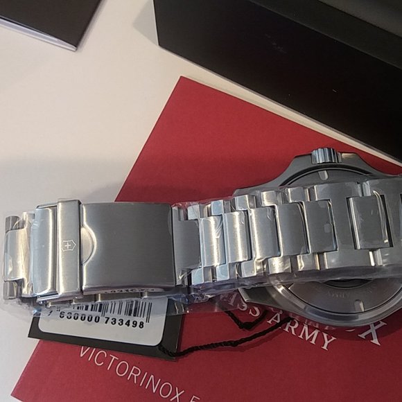 Victorinox Men's I.N.O.X. 43mm Stainless Steel Swiss Army Wristwatch 241835 - Picture 5 of 12